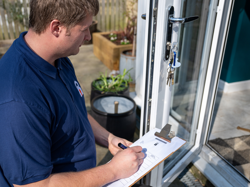 Surveying a door and its locks against insurance standards