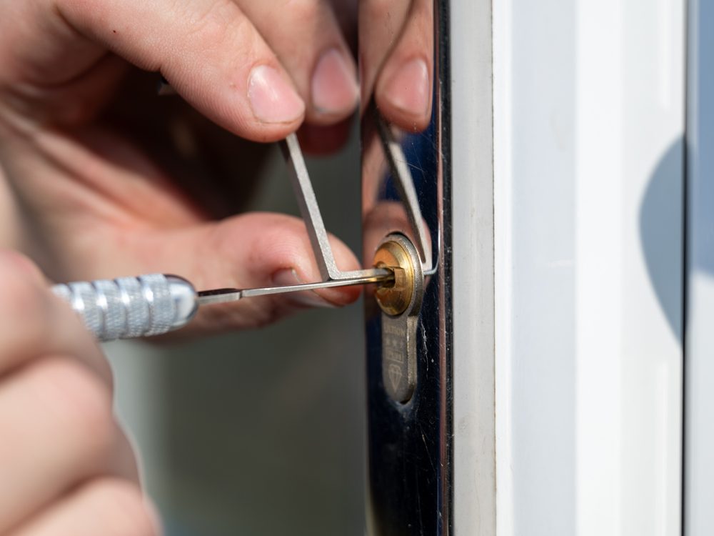 Picking a lock open without damage